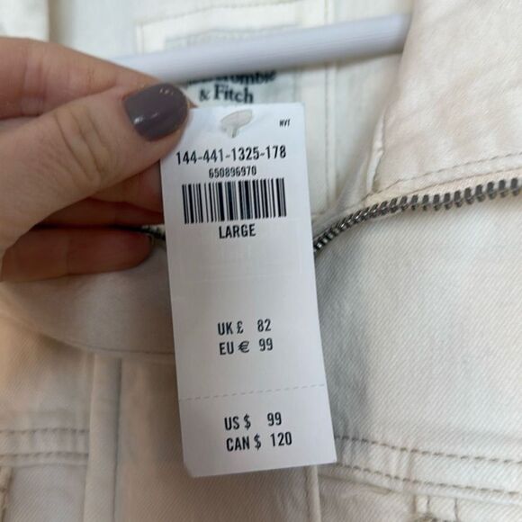 Abercrombie & Fitch NWT white cropped zip front jean jacket large - Picture 4 of 9